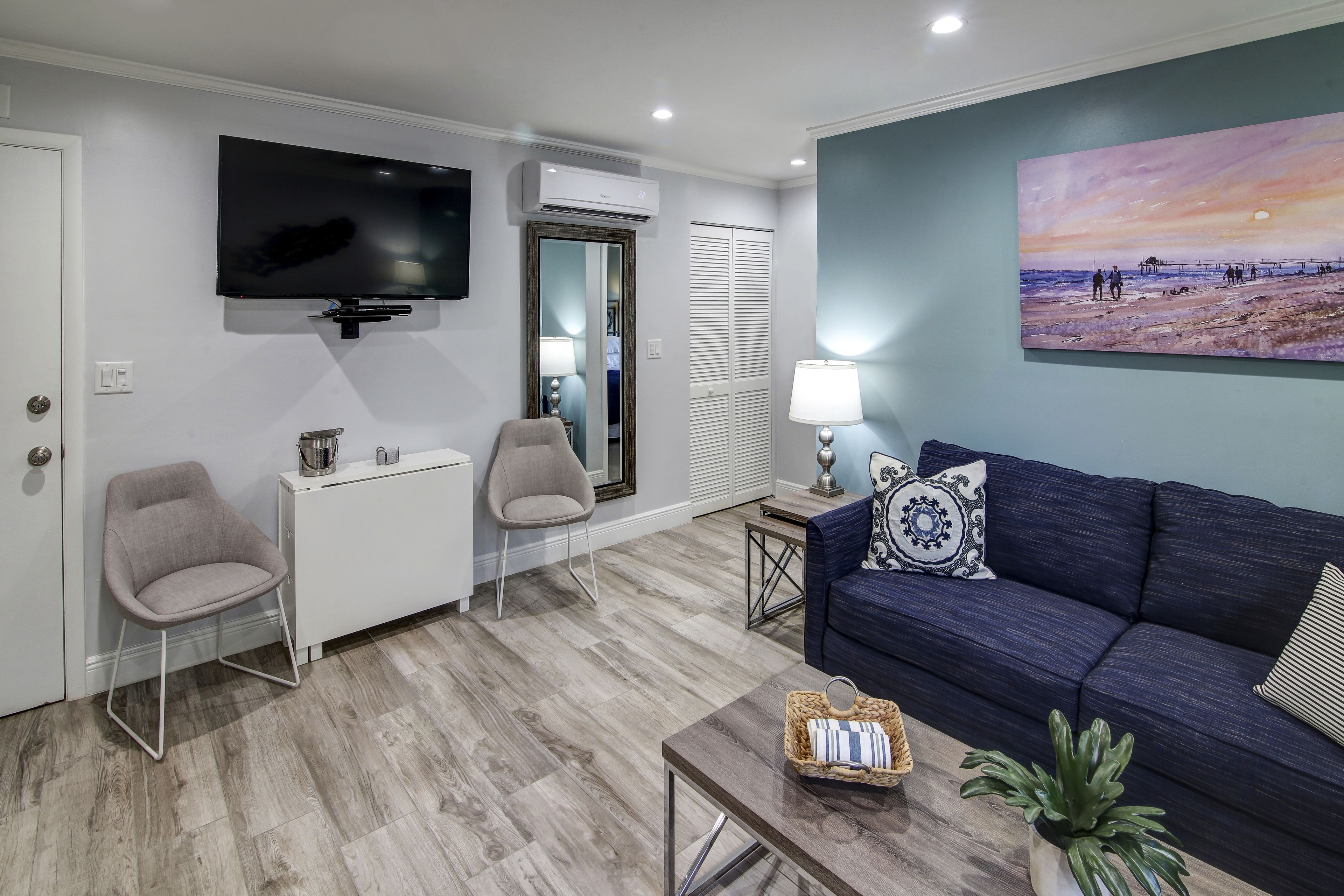 one bedroom studio, king suite | in-room dining