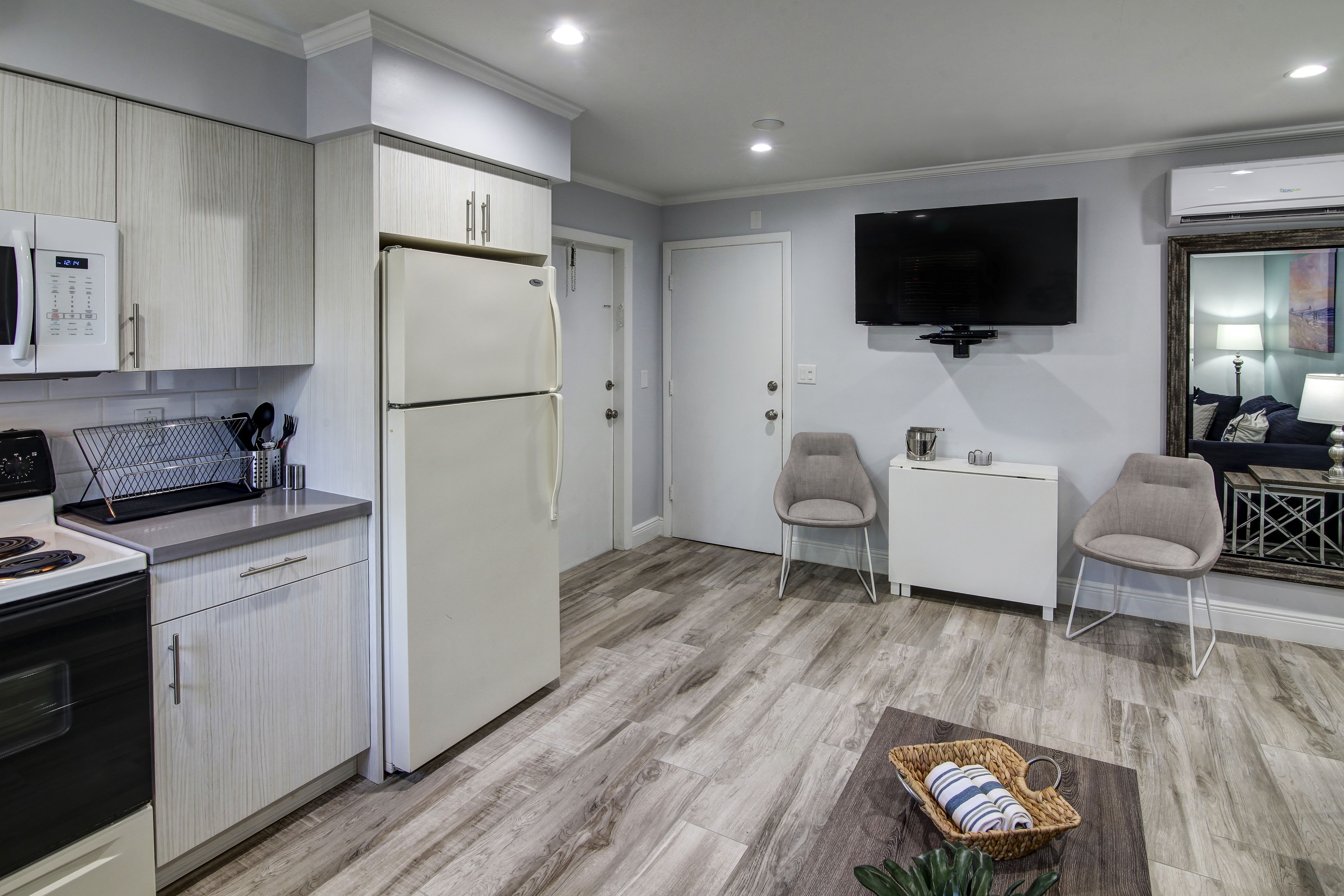 one bedroom studio, king suite | private kitchen | fridge, microwave