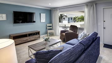 Two Bedroom King Suite | Ruang keluarga | TV LCD