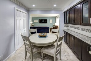 Two Bedroom King Suite | 房內用餐