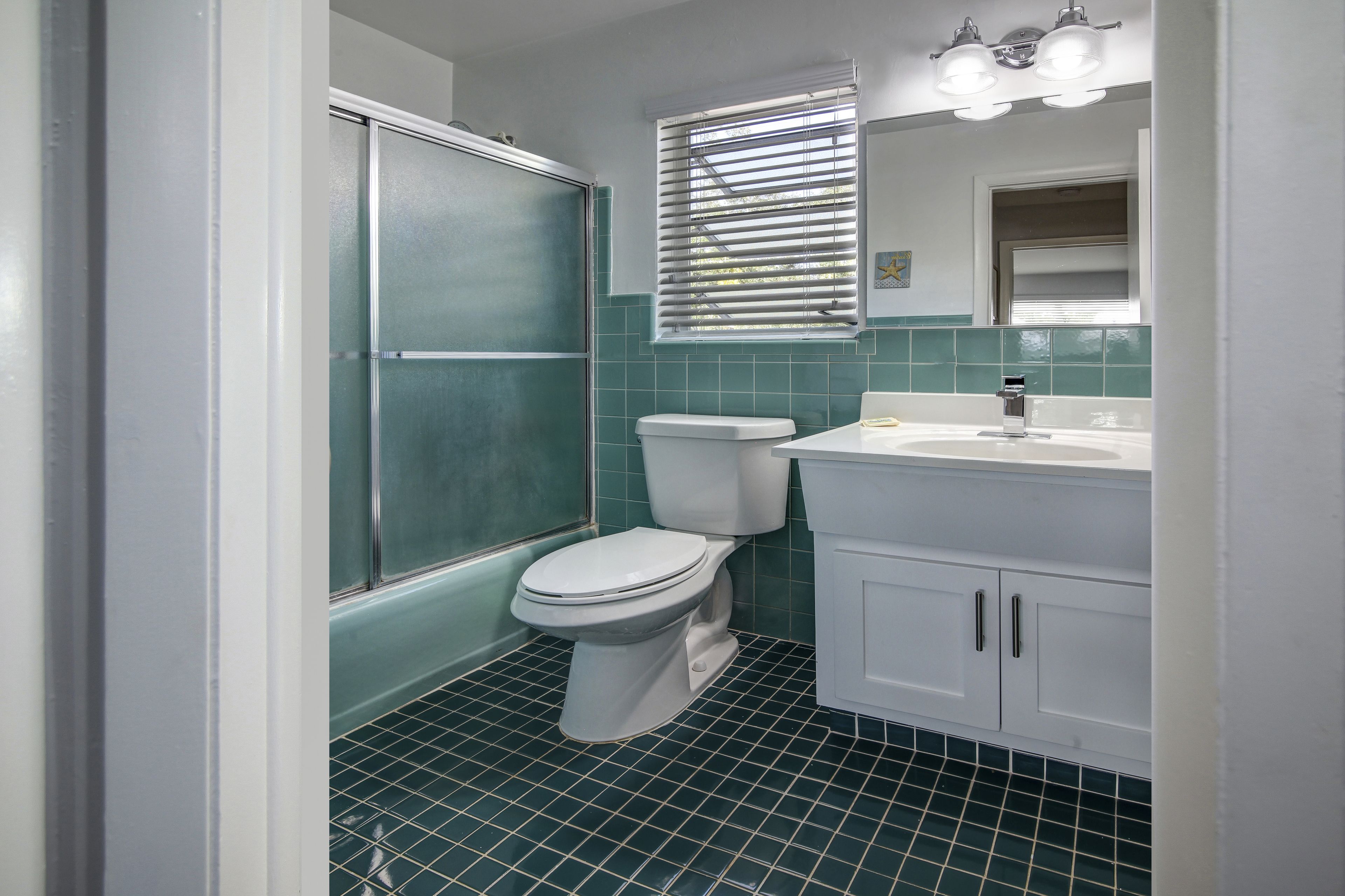 one bedroom king suite | bathroom | shower, free toiletries, hair dryer, towels