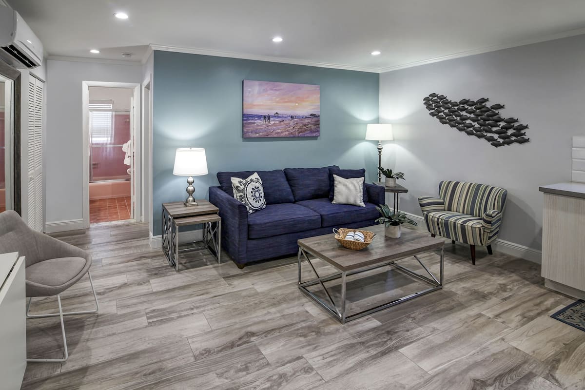 One Bedroom Studio, King Suite | Wohnzimmer