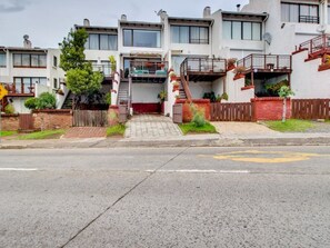 Apartment, 1 Bedroom | Front of property