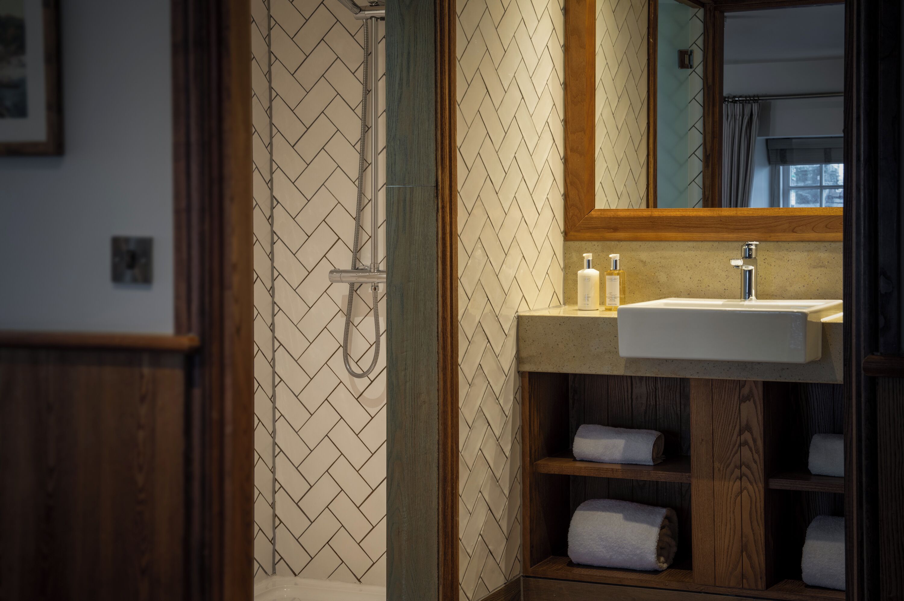 bay view character double room | bathroom | free toiletries, towels