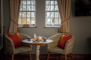 Bay View Character Double Room | Desk, free WiFi - The Royal at Heysham (Morecambe)