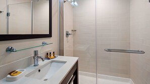 Shower, rainfall showerhead, designer toiletries, hair dryer - Best Western Plus Philadelphia Convention Center Hotel (Philadelphia)