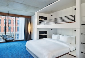 Egyptian cotton sheets, premium bedding, in-room safe, desk