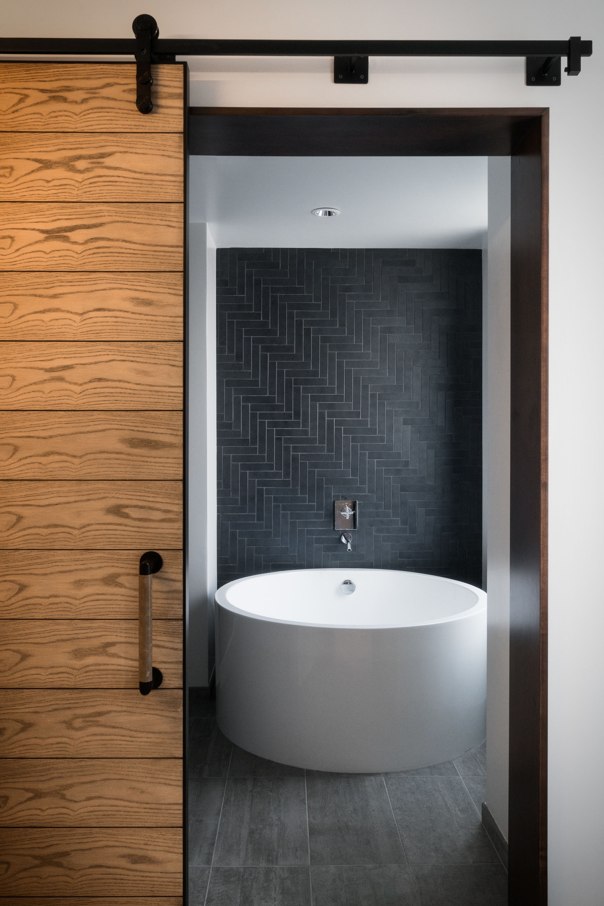 deep-soaking bathtub