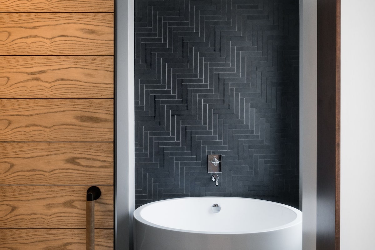 deep-soaking bathtub