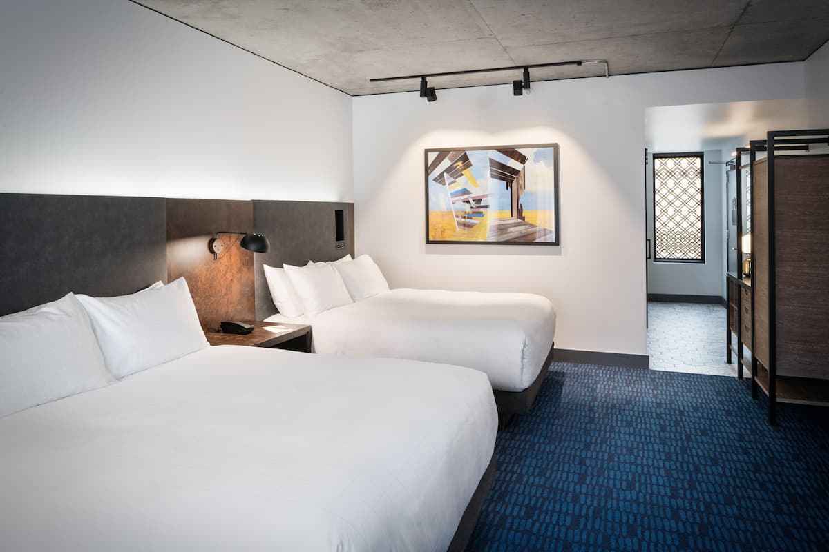 Egyptian cotton sheets, premium bedding, in-room safe, desk