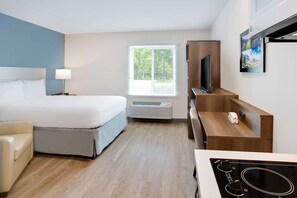 Desk, laptop workspace, soundproofing, iron/ironing board - WoodSpring Suites Daytona Beach Int'l Speedway (Daytona Beach)