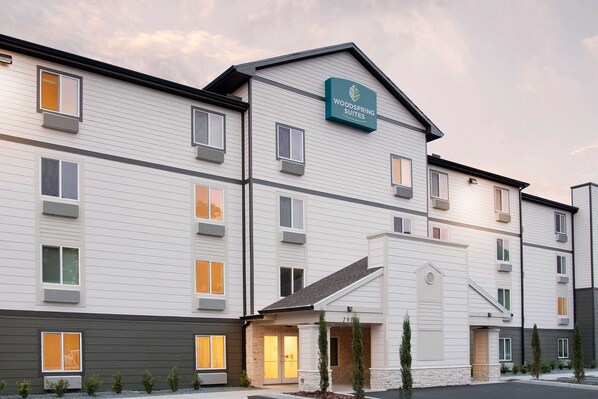 Exterior - WoodSpring Suites Daytona Beach Int'l Speedway (Daytona Beach)