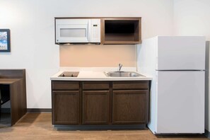 Standard Room, 2 Queen Beds, Non Smoking | Desk, laptop workspace, soundproofing, iron/ironing board - WoodSpring Suites Daytona Beach Int'l Speedway (Daytona Beach)