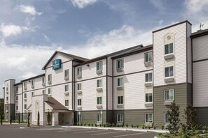 Exterior - WoodSpring Suites Daytona Beach Int'l Speedway (Daytona Beach)