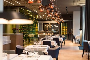 Breakfast, lunch and dinner served - Golden Tulip Saint Malo - Le Grand Bé (Saint-Malo)