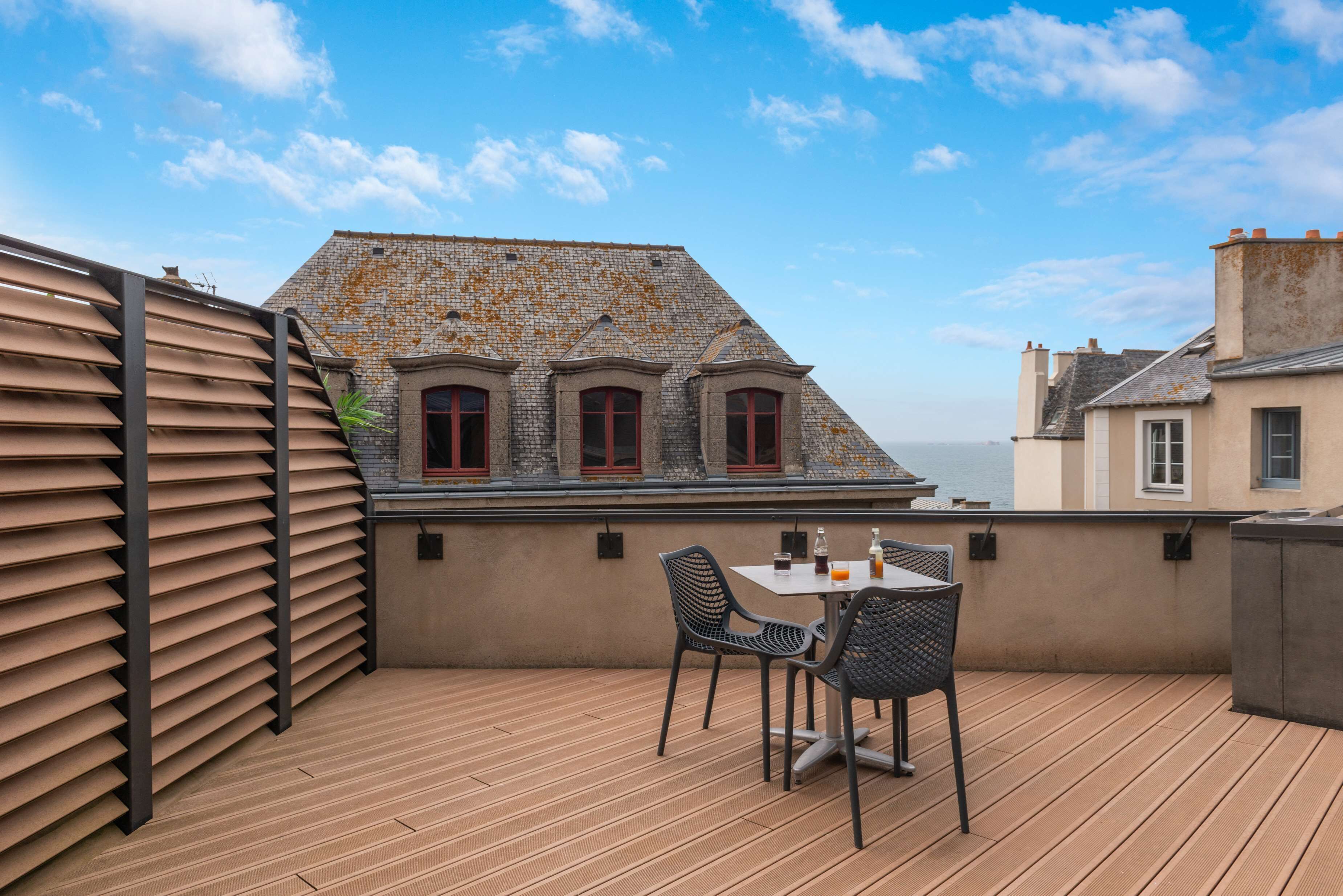 Suite, plusieurs lits, terrasse | Literie de qualité supérieure, matelas Select Comfort