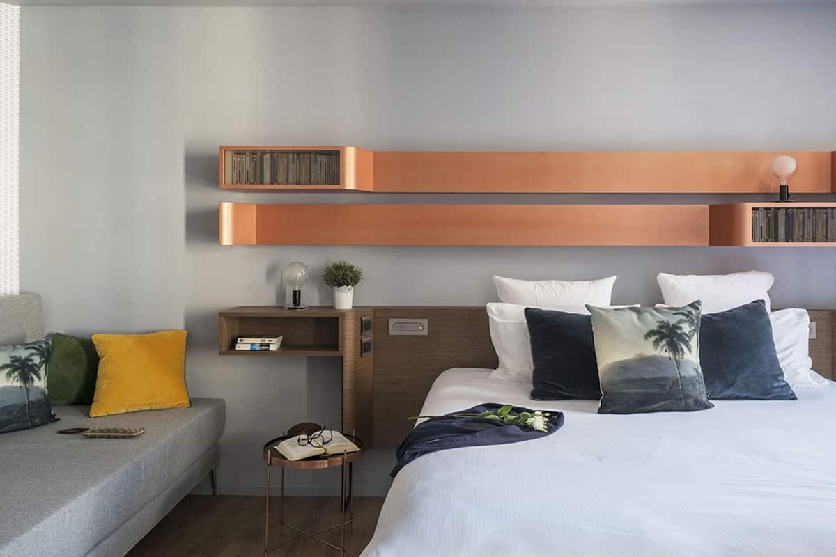 Junior-Suite, Mehrere Betten | Hochwertige Bettwaren, Select-Comfort-Betten, Zimmersafe, Schreibtisch