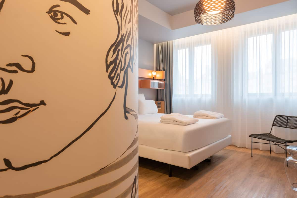 Klassieke kamer, 1 queensize bed | Luxe beddengoed, Select Comfort-bedden, een kluis op de kamer