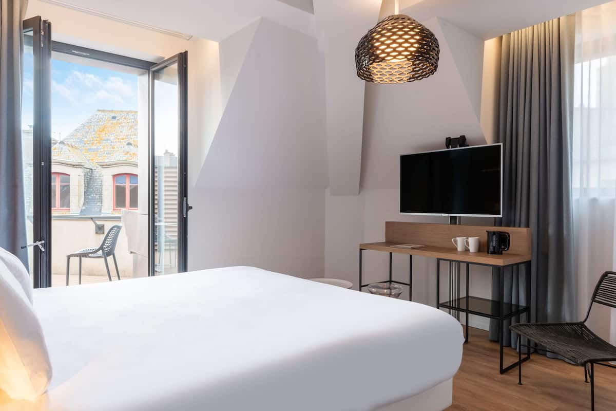 Suite, meerdere bedden, terras | Luxe beddengoed, Select Comfort-bedden, een kluis op de kamer