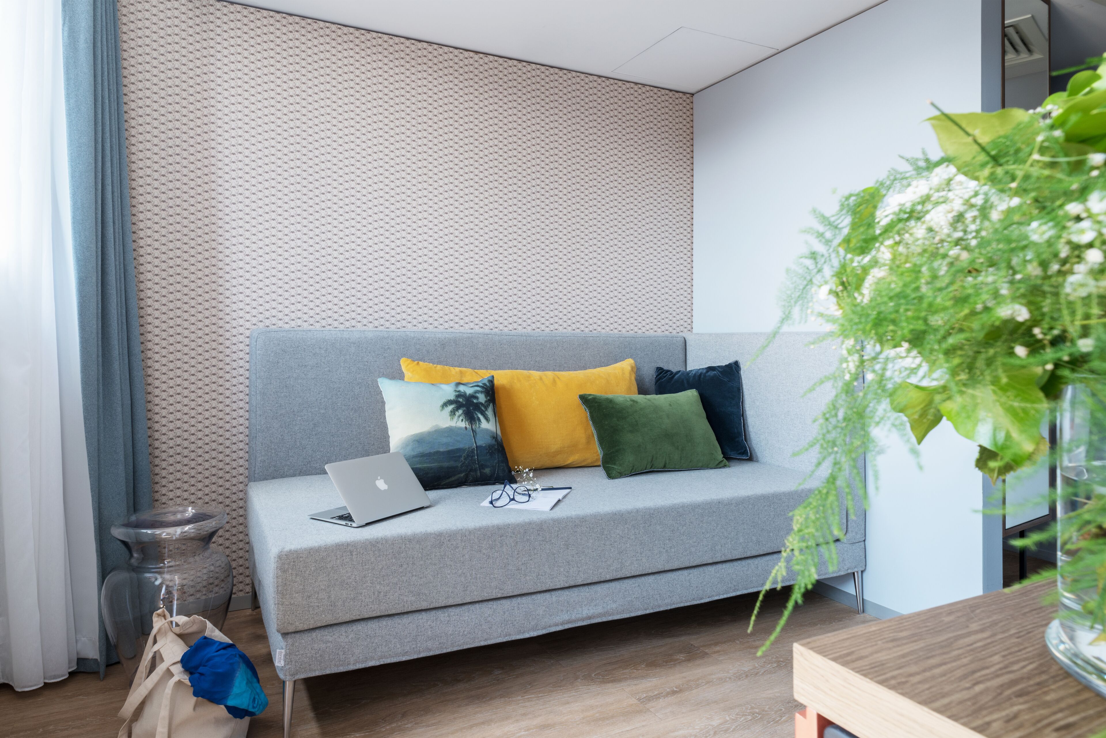 junior suite, multiple beds | extra beds