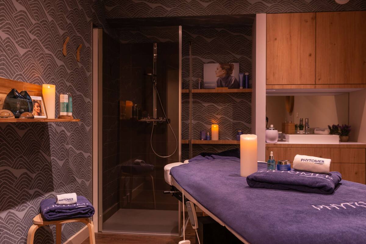 couples treatment room(s), sauna, massages