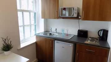 Studio | Dapur kecil peribadi | Peti sejuk, ketuhar gelombang mikro, ketuhar, dapur