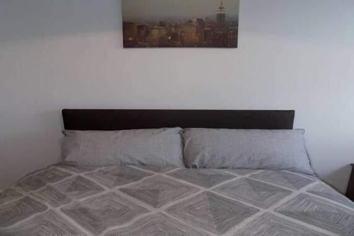 Iron/ironing board, WiFi (free), bed sheets