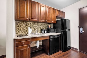 Microwave, coffee/tea maker - Sleep Inn & Suites West-Near Medical Center (Rochester)