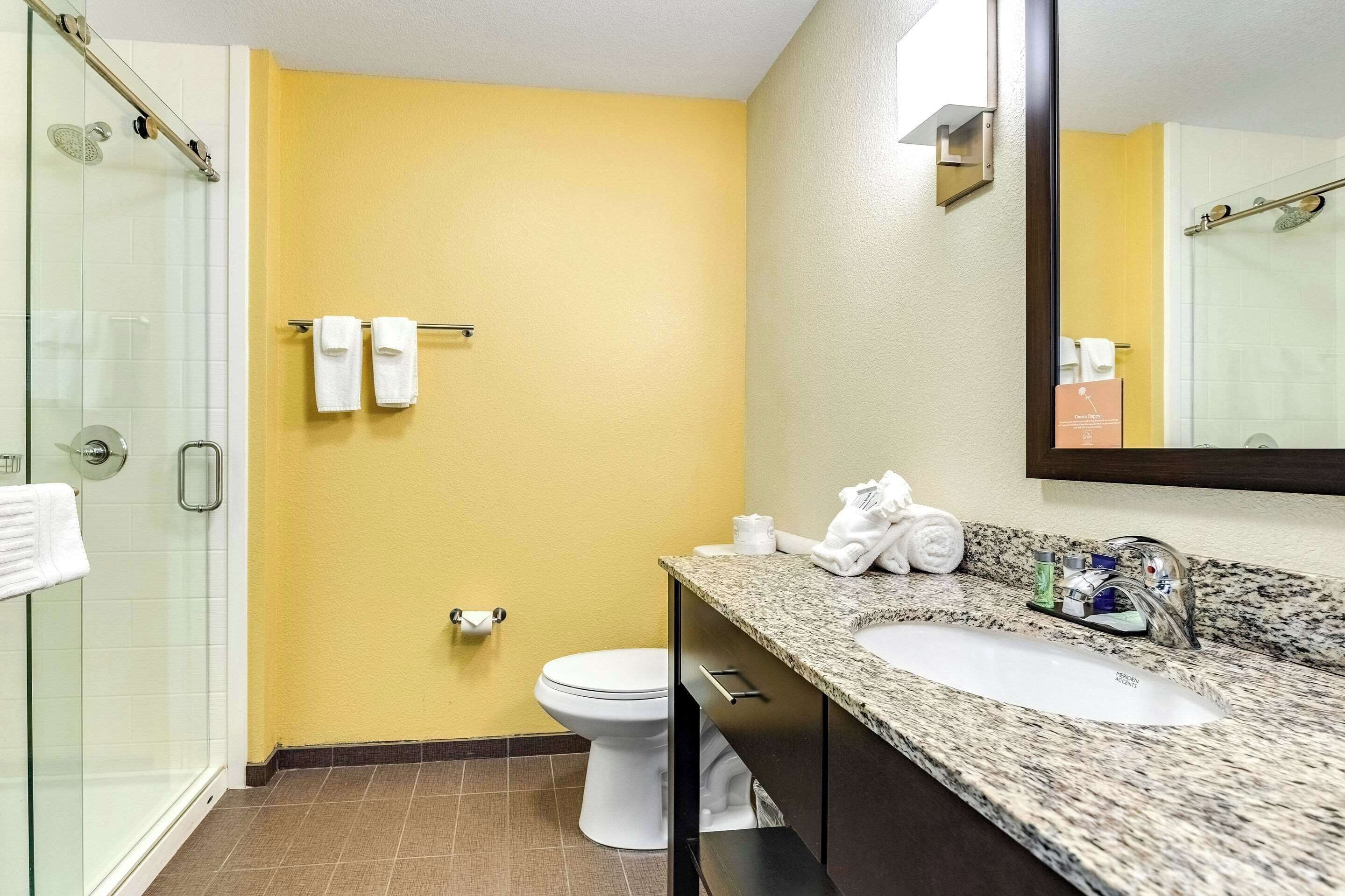 standard room, 1 king bed, non smoking | premium bedding, desk, blackout curtains, iron/ironing board