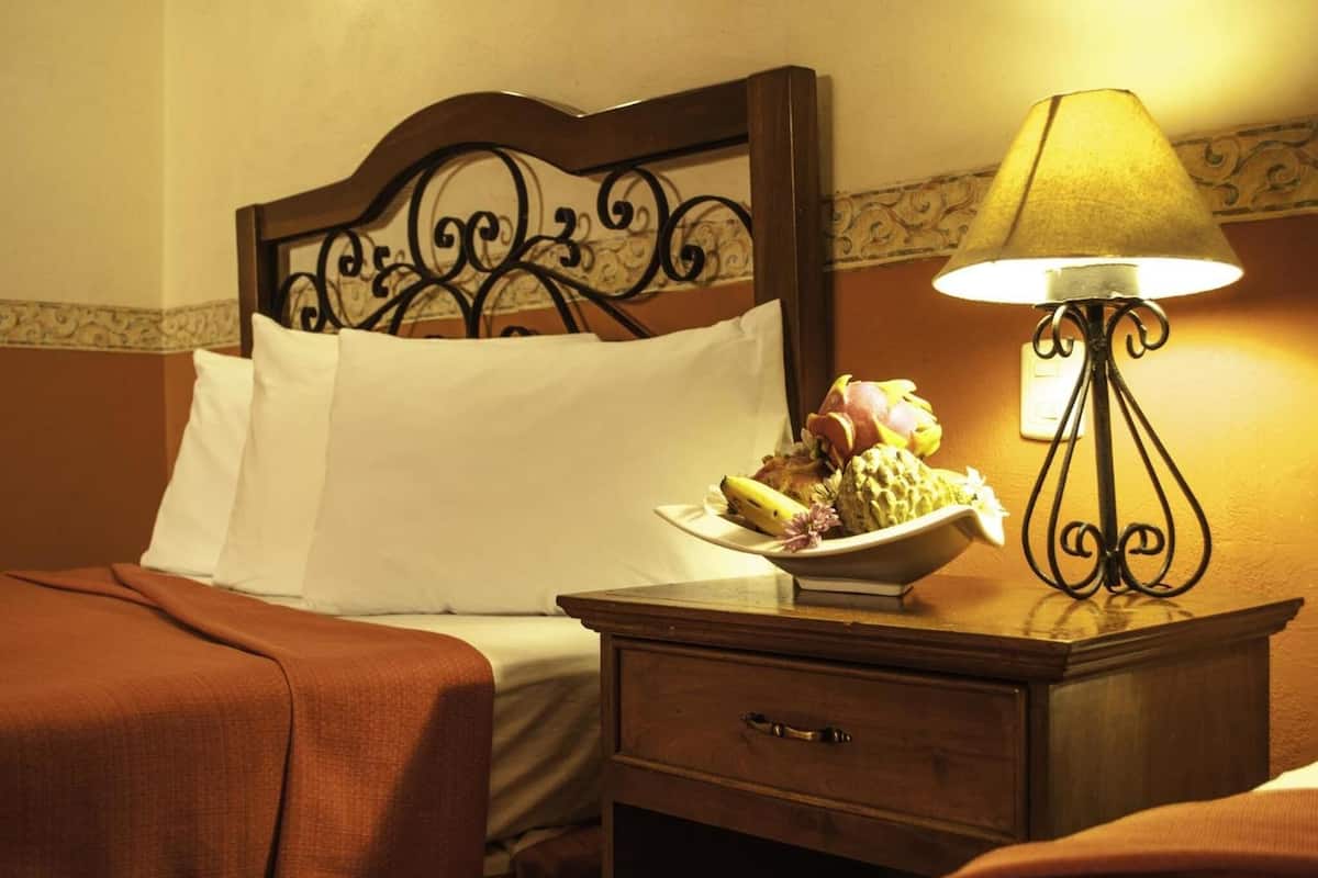 1 bedroom, desk, free wifi, bed sheets