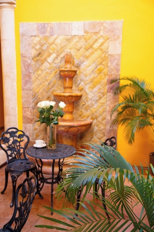 Terrace/patio. Hotel Maya Campeche