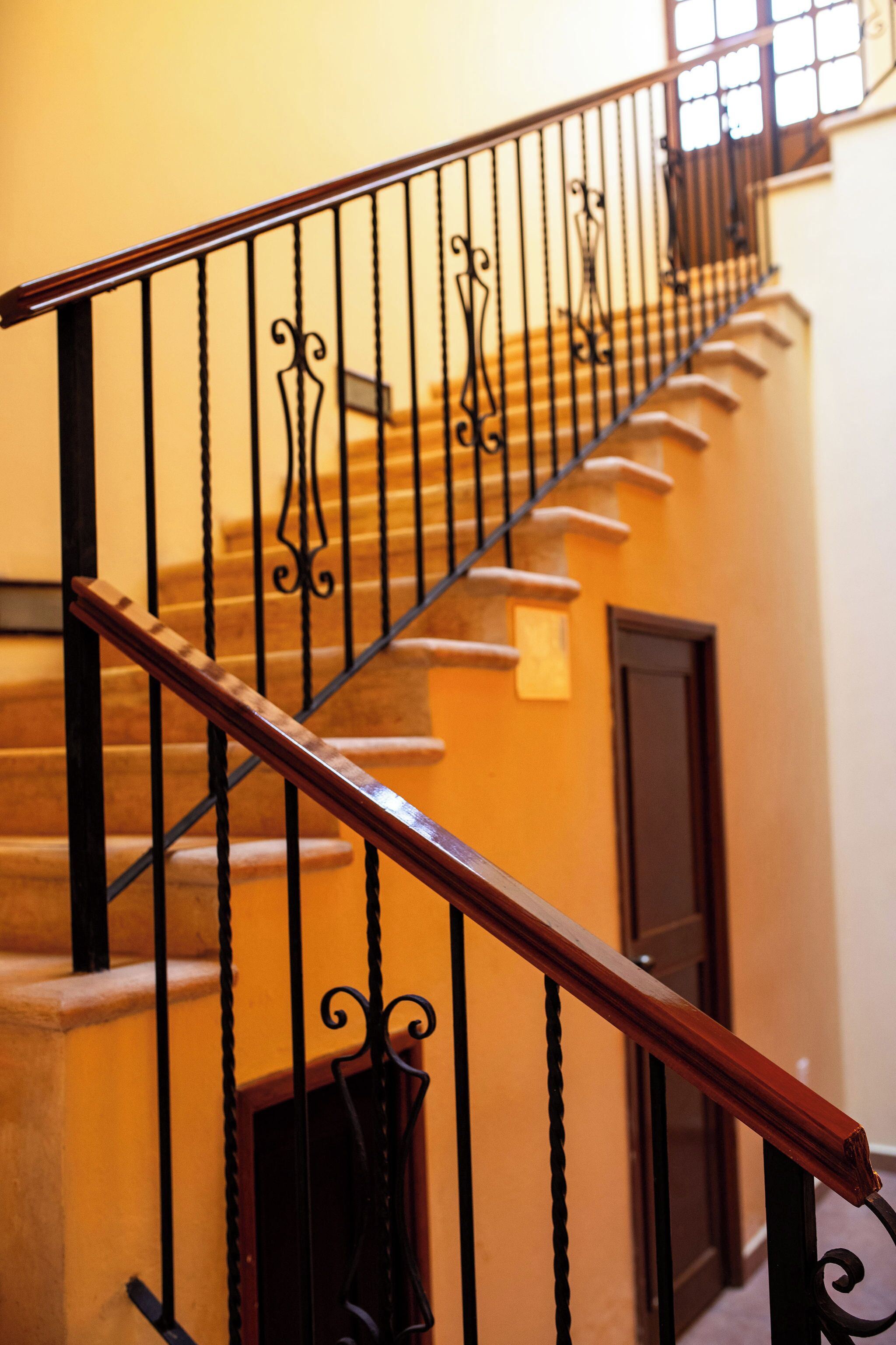 Double Room | Living area | 32-inch flat-screen TV with cable channels, TV