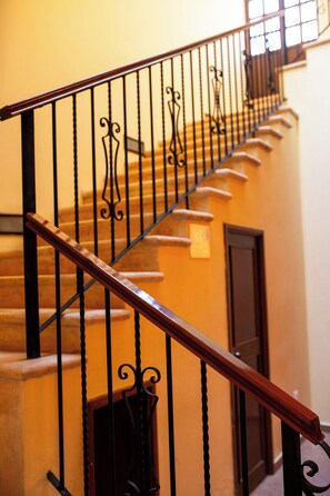 Double Room | Living area | 32-inch flat-screen TV with cable channels, TV