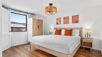 Apartment | Schreibtisch, Bettwäsche