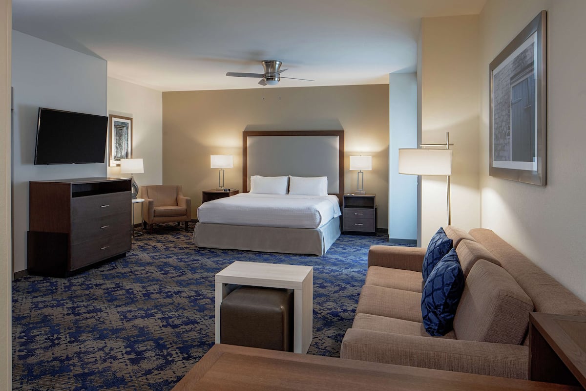 Studio Premium, 1 Tempat Tidur King, akses difabel (Courtyard) | Seprai premium, brankas, meja kerja, dan ruang kerja ramah laptop