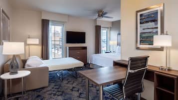 Premium Studio, 1 King Bed (Courtyard)