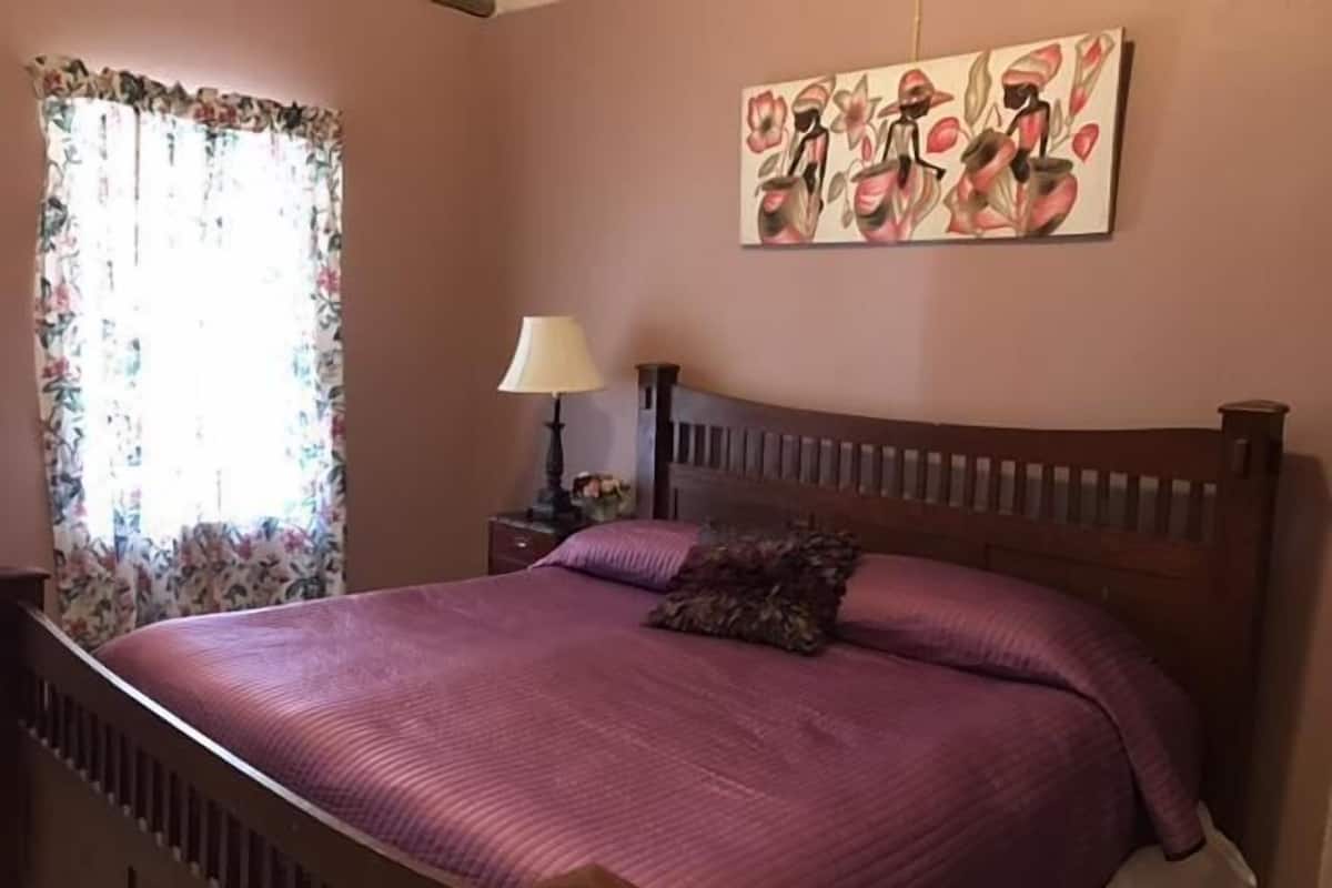 Standaard kamer | 1 slaapkamer, luxe beddengoed, een kluis op de kamer, een bureau