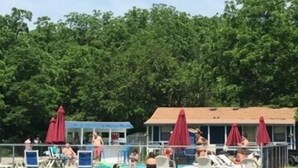 室外游泳池