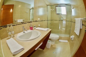 Shower, rainfall showerhead, free toiletries, hair dryer