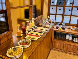 Desayuno autoservicio gratuito y diario