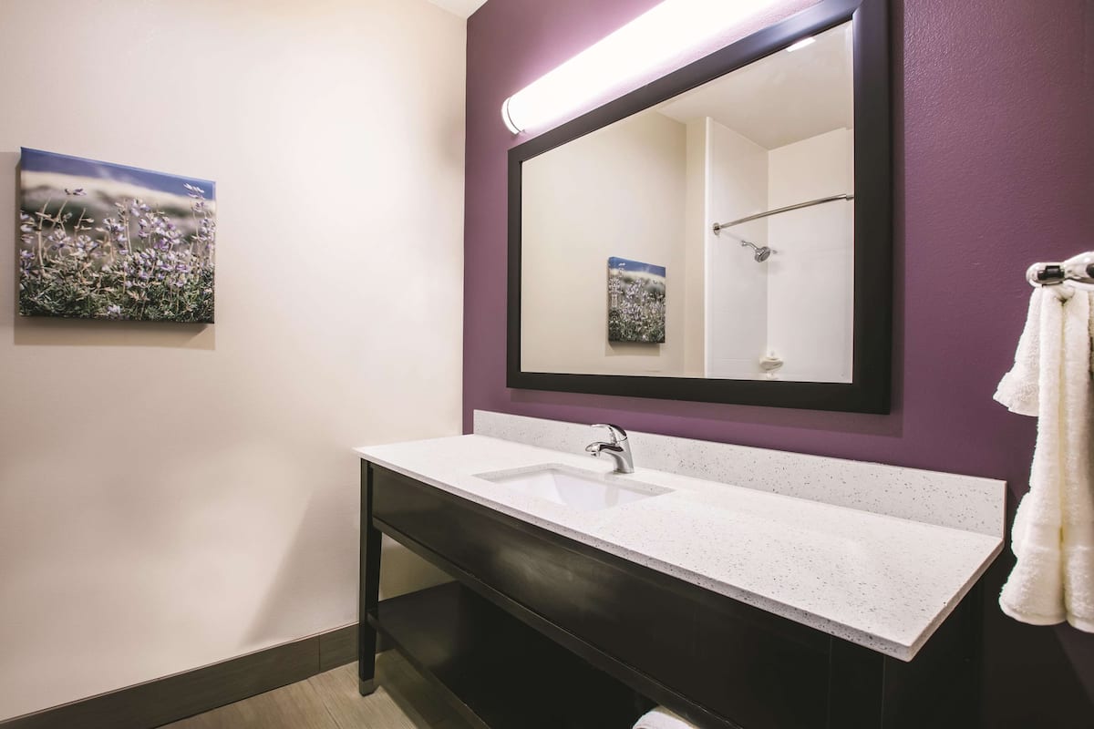 Room, 1 King Bed, Non Smoking | Pillowtop beds, desk, iron/ironing board, free cribs/infant beds