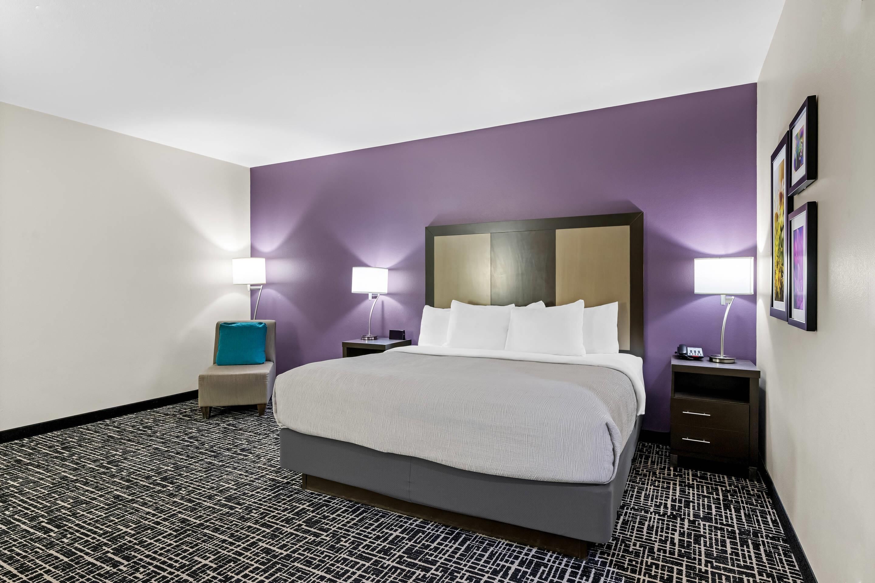 Room, 1 King Bed, Mobility Accessible, Non Smoking | Pillow-top beds, desk, iron/ironing board, free cots/infant beds