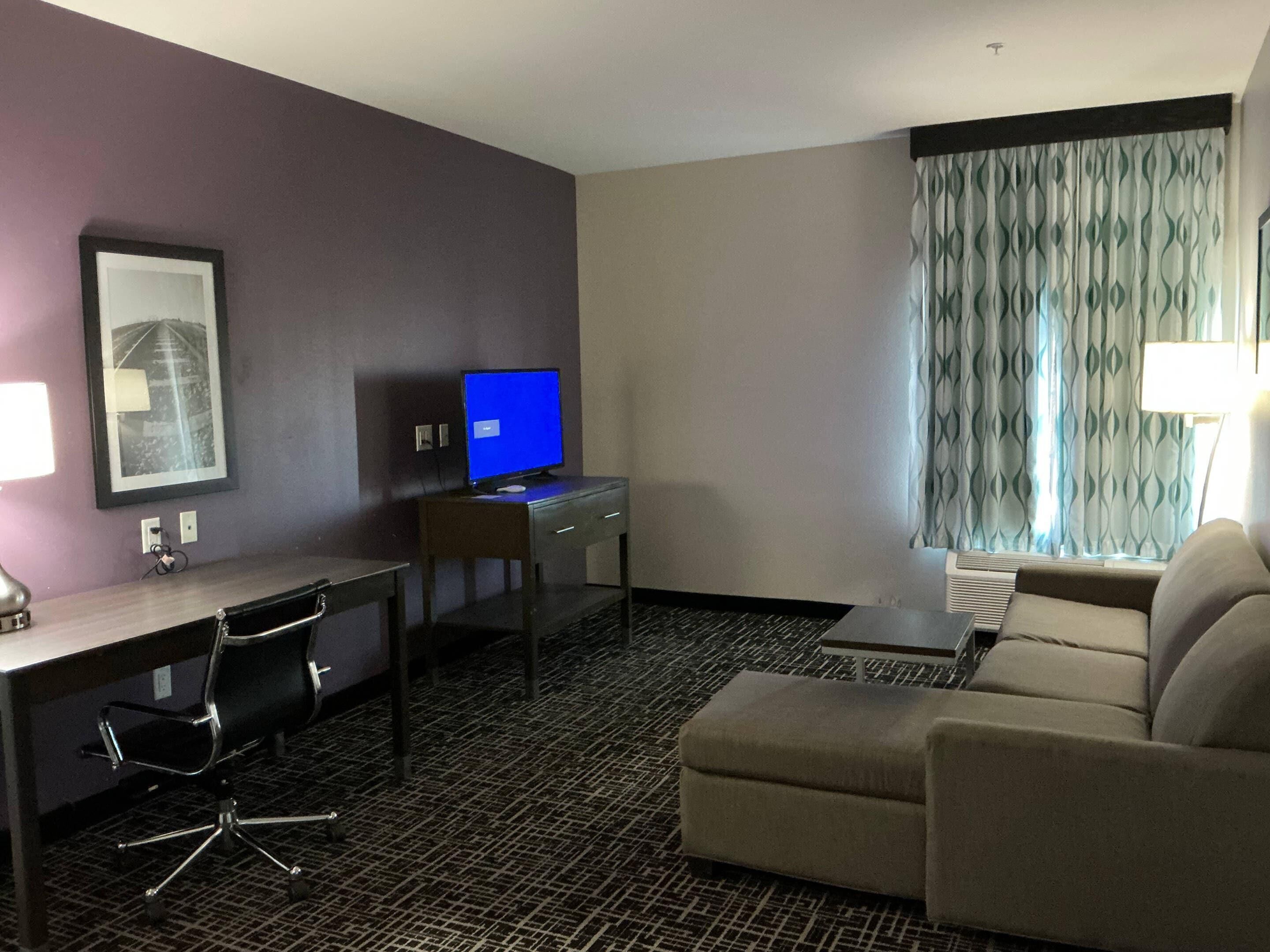 Pillowtop-Betten, Schreibtisch, Bügeleisen/Bügelbrett