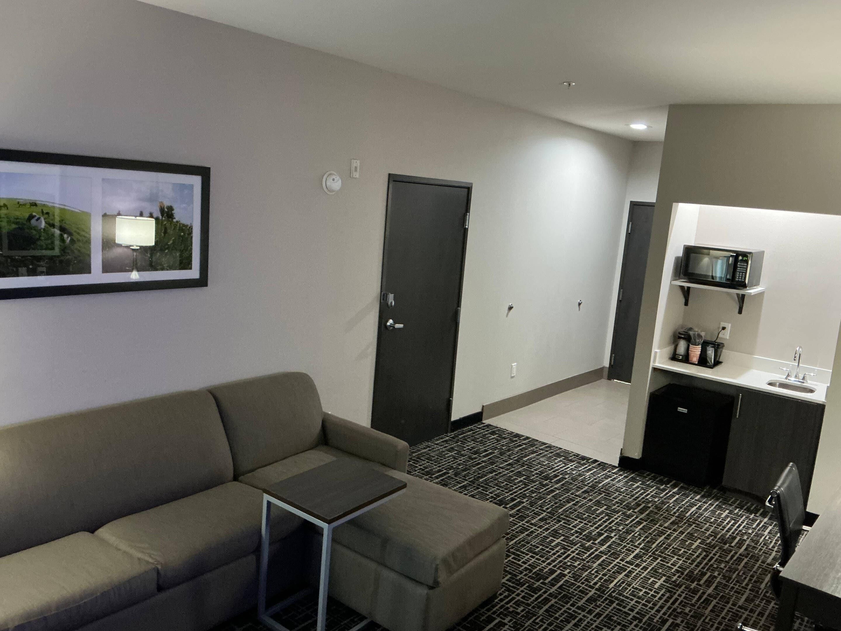 Pillowtop beds, desk, iron/ironing board, free cribs/infant beds