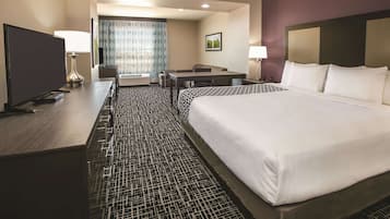 Executive Room, 1 King Bed, Non Smoking | Pillowtop beds, desk, iron/ironing board, free cribs/infant beds