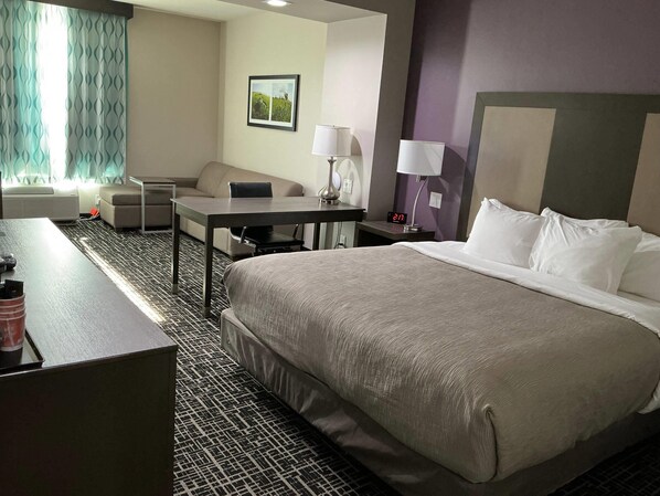 Standardrum - 1 kingsize-säng - icke-rökare | Bäddmadrasser, skrivbord, strykjärn/strykbräda och gratis barnsängar