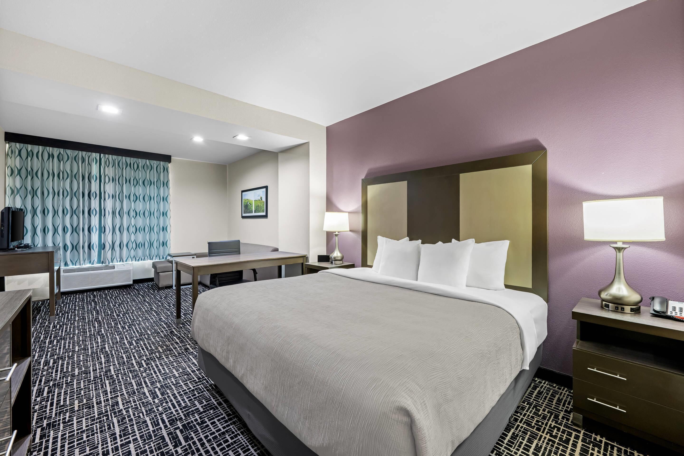 Suite, 1 King Bed, Non Smoking | Pillow-top beds, desk, iron/ironing board, free cots/infant beds