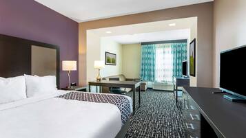 Rom – executive, 1 kingsize-seng, ikke-røyk | Senger med overmadrass, skrivebord og strykejern/-brett