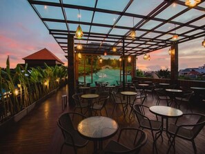 Outdoor dining - Hotel L'Amore Bali (Seminyak)