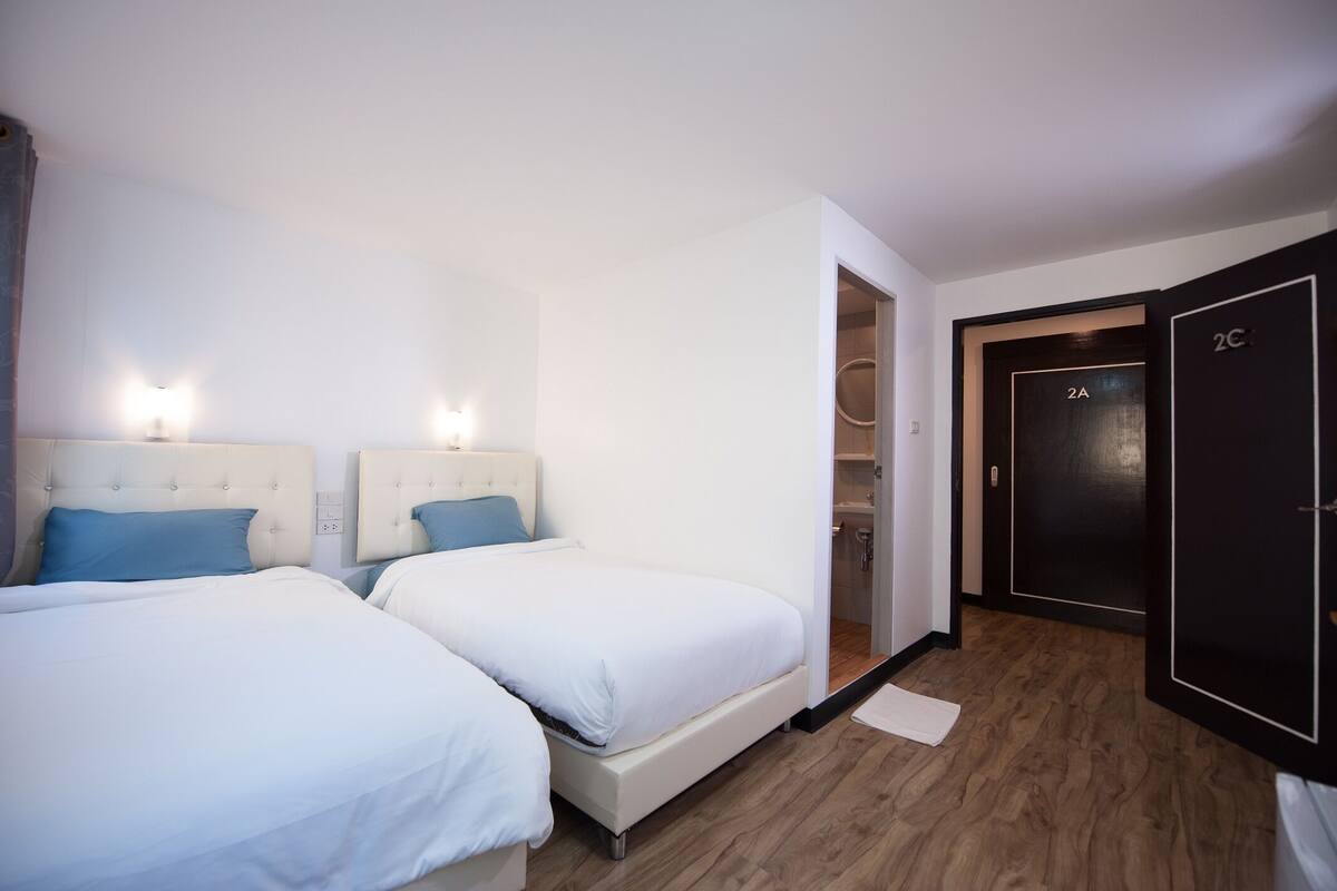 twin room | free wifi, bed sheets